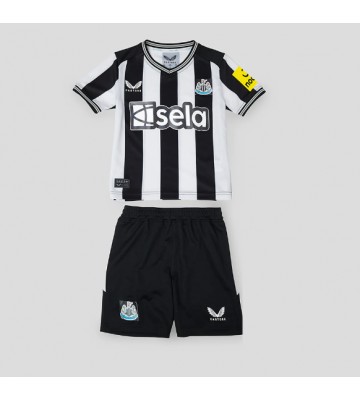 Newcastle United Koszulka Podstawowych Dziecięca 2023-24 Krótki Rękaw (+ Krótkie spodenki)